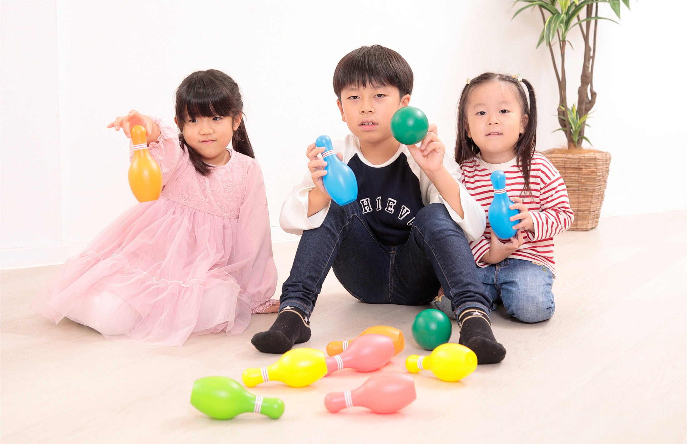 おもちゃで安全に遊ぶ親子